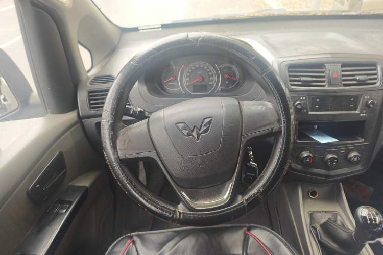 Used Wuling Zhengcheng 2015 1.5L Comfort L3C Steering Wheel