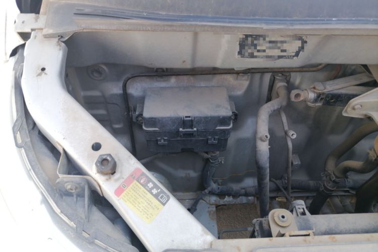 Used Wuling Zhengcheng 2015 1.5L Comfort L3C Engine Bay Right