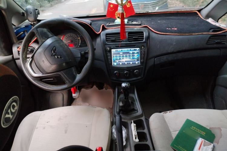 Used Wuling Zhengcheng 2015 1.5L Comfort L3C Center Console