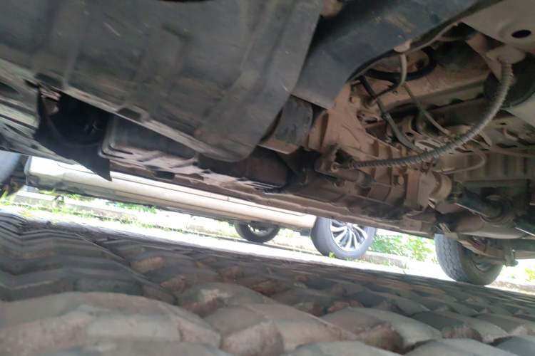Used Wuling Zhengcheng 2015 1.8L Comfort Model LJ479QE2 Chassis Front Left