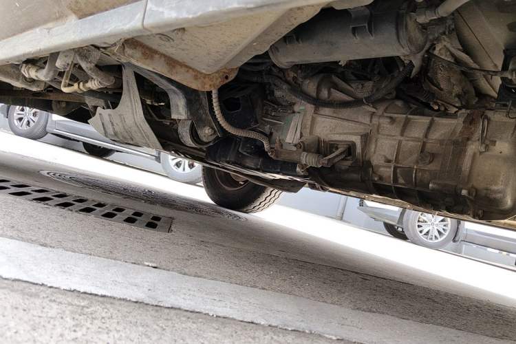 Used Wuling Zhengcheng 2015 1.8L Comfort Model LJ479QE2 Chassis Front Left
