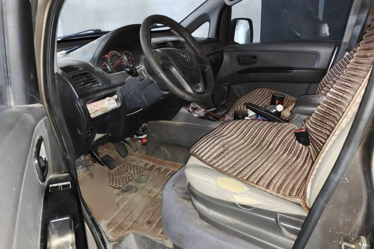 Used Wuling Zhengcheng 2015 1.5L Comfort L3C Driver Seat