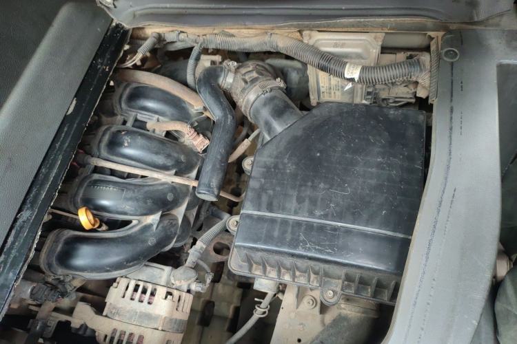 Used Wuling Zhengcheng 2015 1.8L Comfort Model LJ479QE2 Engine Bay Left