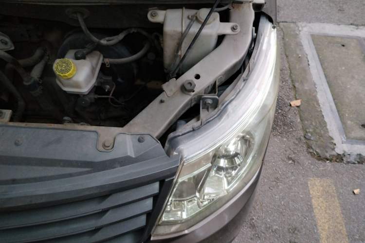 Used Wuling Zhengcheng 2015 1.5L Comfort L3C Engine Bay Left