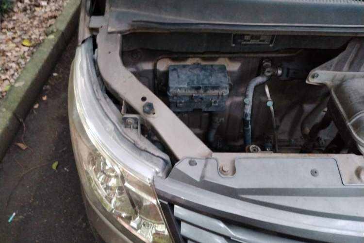 Used Wuling Zhengcheng 2015 1.5L Comfort L3C Engine Bay Right