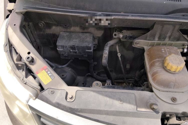 Used Wuling Zhengcheng 2015 1.8L Comfort Model LJ479QE2 Engine Bay Right