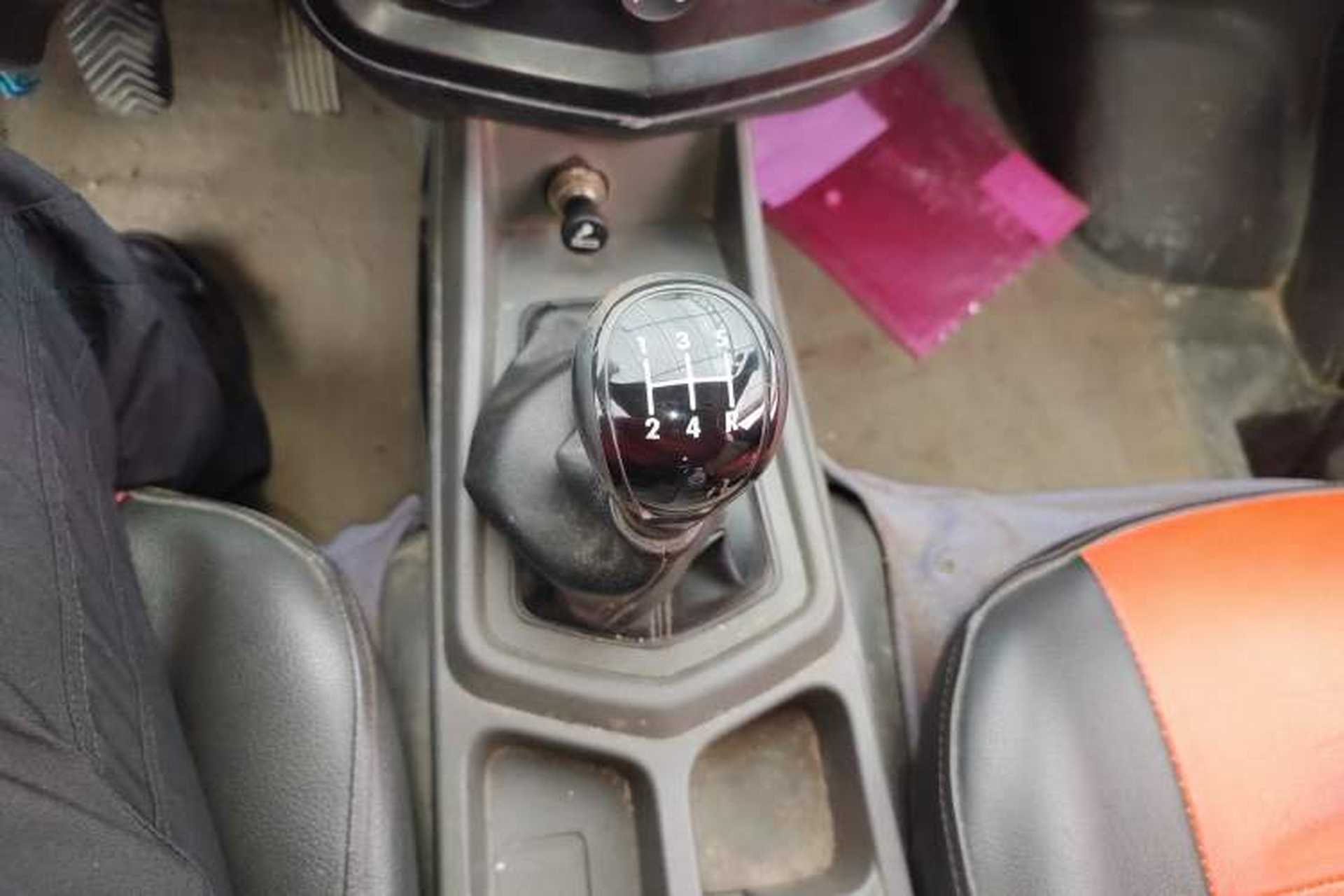 Used Wuling Zhengcheng 2015 1.8L Comfort Model LJ479QE2 Gear Lever