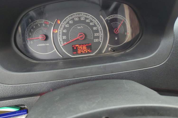 Used Wuling Zhengcheng 2015 1.8L Comfort Model LJ479QE2 Odometer Close Up