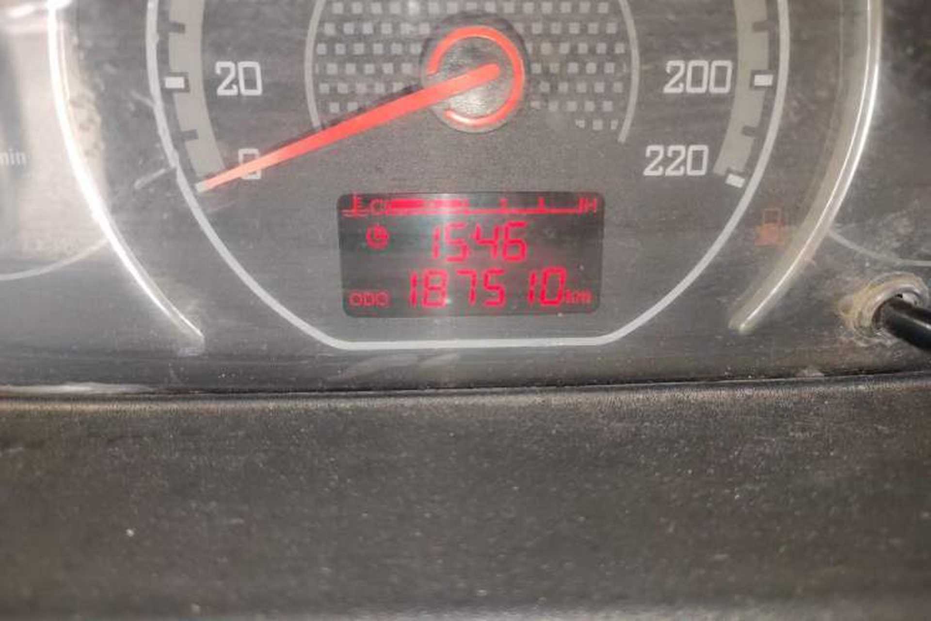 Used Wuling Zhengcheng 2015 1.8L Comfort Model LJ479QE2 Odometer Close Up