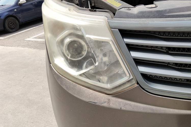 Used Wuling Zhengcheng 2015 1.8L Comfort Model LJ479QE2 Right Front Headlight