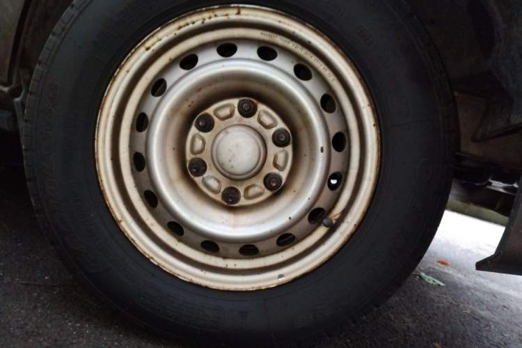 Used Wuling Zhengcheng 2015 1.5L Comfort L3C Right Front Wheel Hub