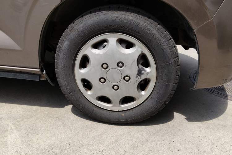 Used Wuling Zhengcheng 2015 1.8L Comfort Model LJ479QE2 Right Front Wheel Hub