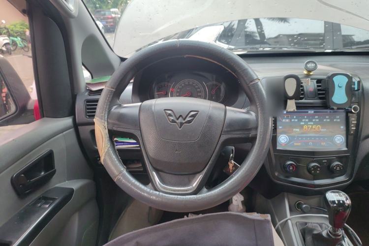 Used Wuling Zhengcheng 2015 1.8L Comfort Model LJ479QE2 Steering Wheel