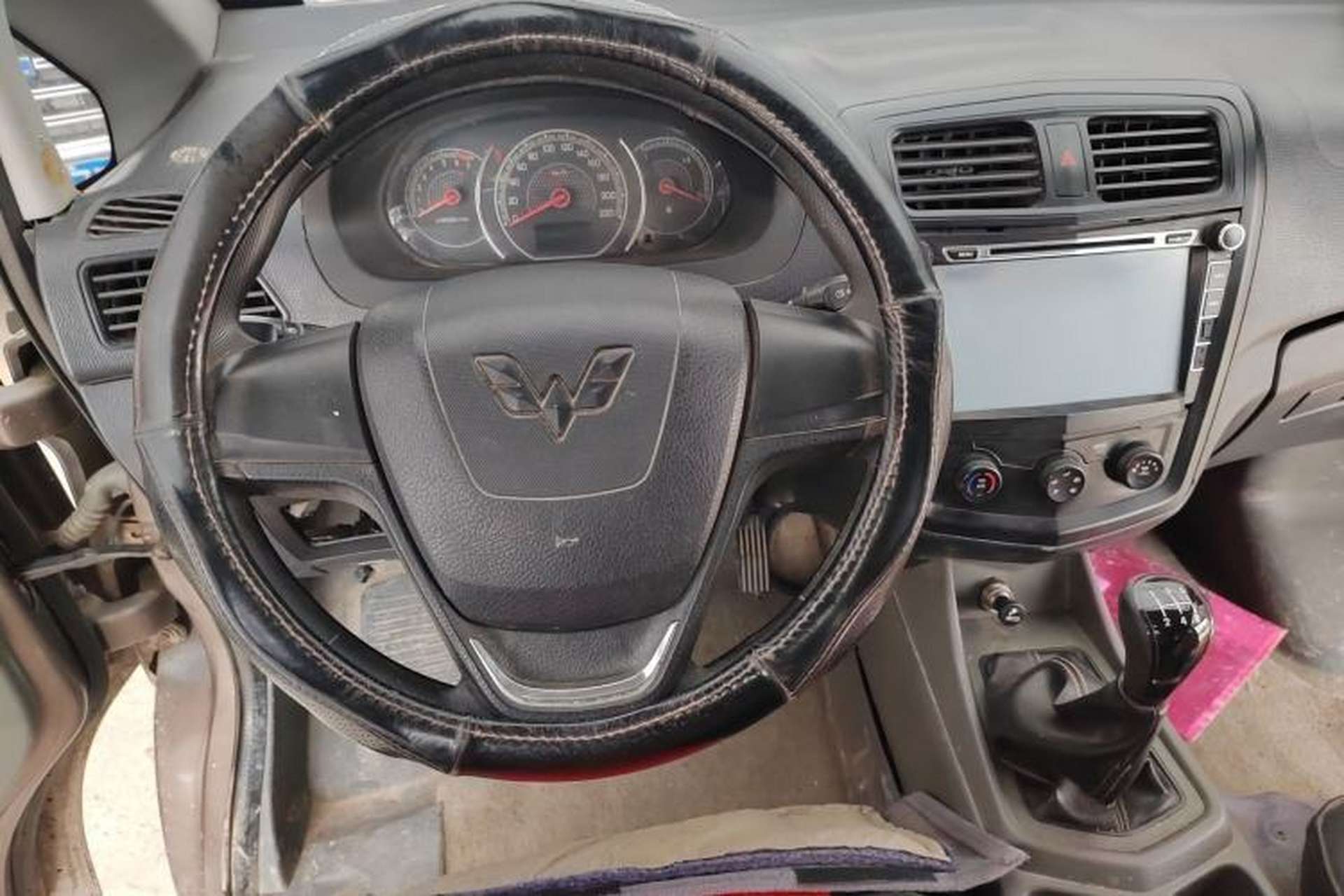 Used Wuling Zhengcheng 2015 1.8L Comfort Model LJ479QE2 Steering Wheel
