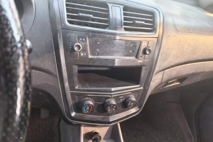 Used Wuling Zhengcheng 2015 1.5L Comfort L3C Audio And AC Panel