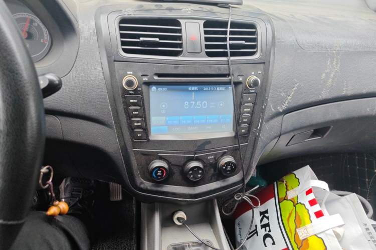 Used Wuling Zhengcheng 2015 1.5L Comfort L3C Audio And AC Panel