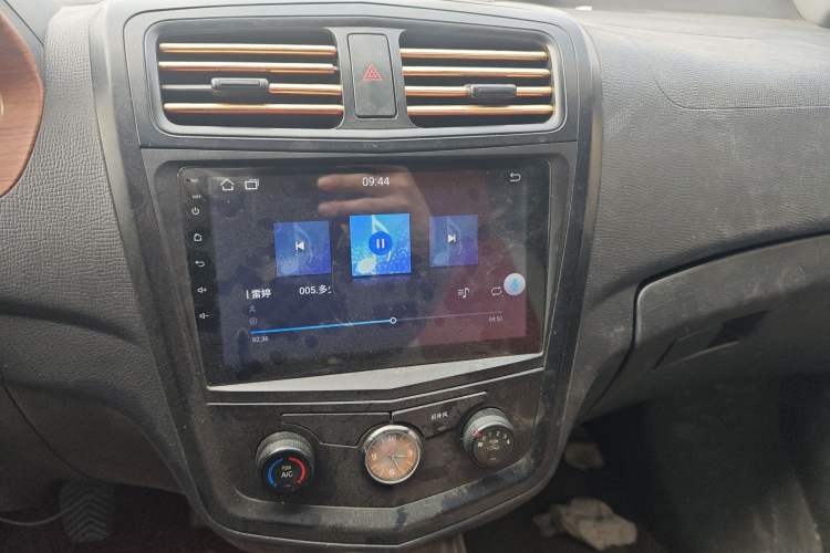 Used Wuling Zhengcheng 2015 1.8L Comfort Model LJ479QE2 Audio And AC Panel