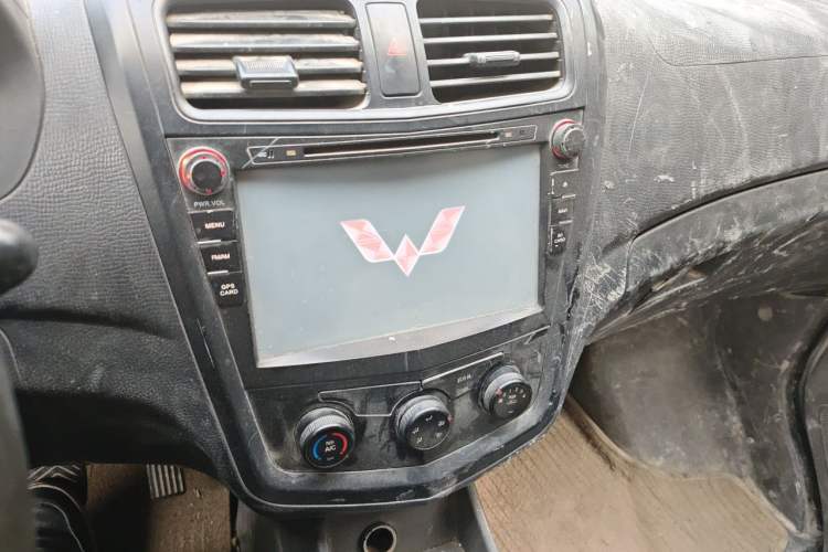 Used Wuling Zhengcheng 2015 1.5L Comfort L3C Audio And AC Panel