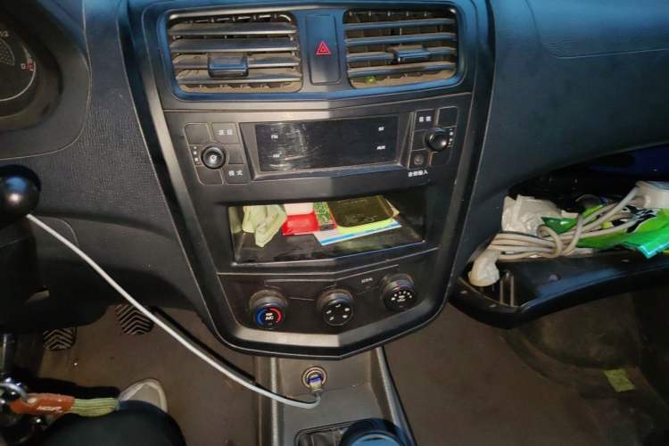 Used Wuling Zhengcheng 2015 1.8L Comfort Model LJ479QE2 Audio And AC Panel