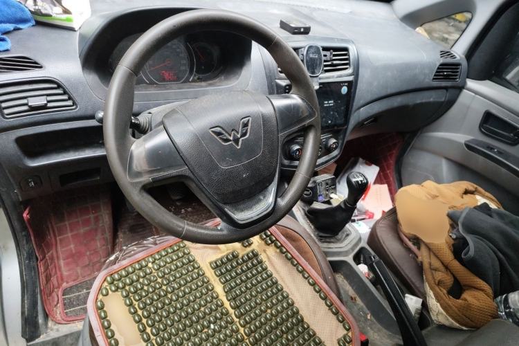 Used Wuling Zhengcheng 2015 1.8L Comfort Model LJ479QE2 Center Console