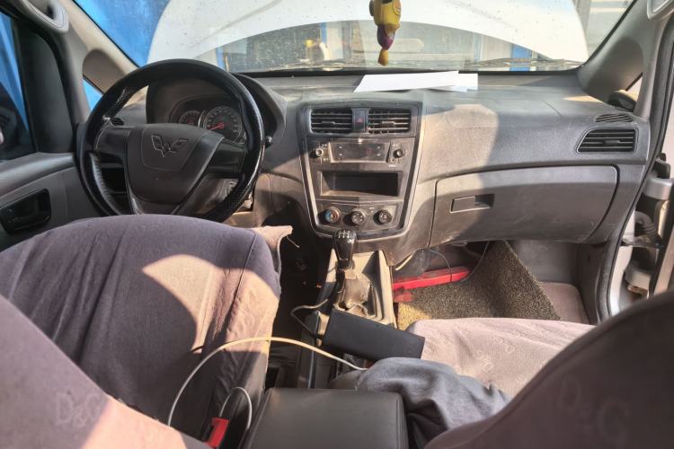 Used Wuling Zhengcheng 2015 1.5L Comfort L3C Center Console