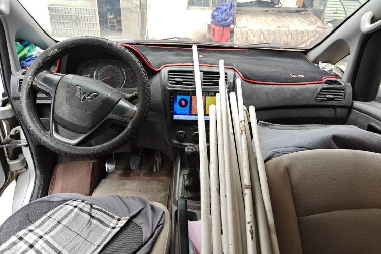 Used Wuling Zhengcheng 2015 1.8L Comfort Model LJ479QE2 Center Console