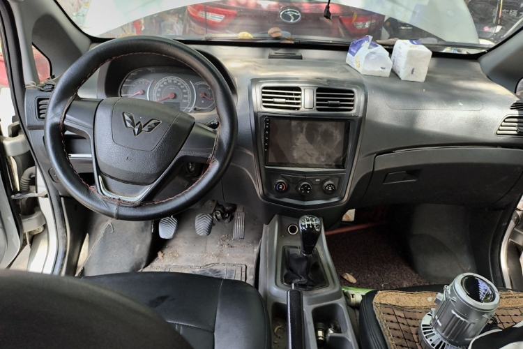 Used Wuling Zhengcheng 2015 1.5L Comfort L3C Center Console