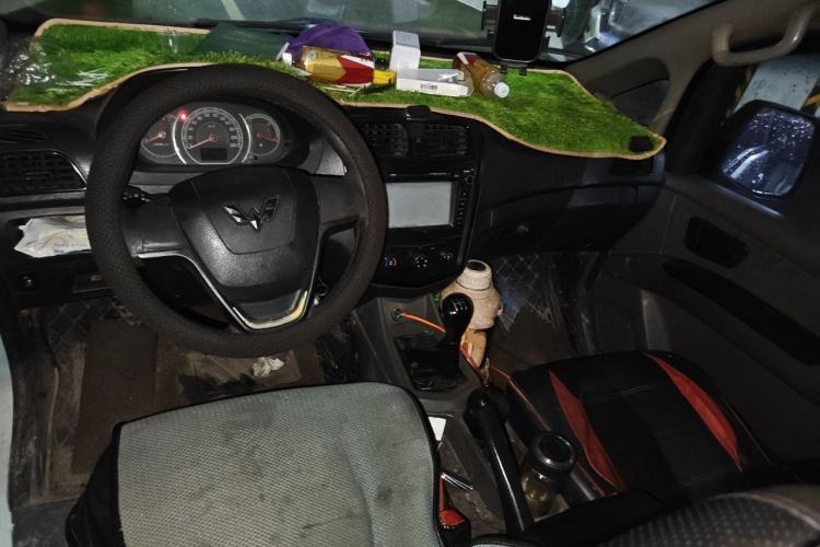 Used Wuling Zhengcheng 2015 1.5L Comfort L3C Center Console