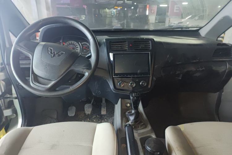 Used Wuling Zhengcheng 2015 1.5L Comfort L3C Center Console