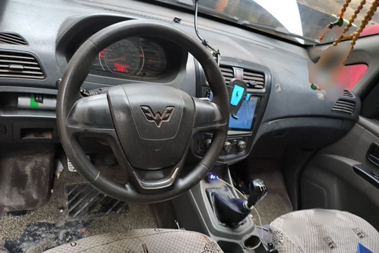 Used Wuling Zhengcheng 2015 1.5L Comfort L3C Center Console