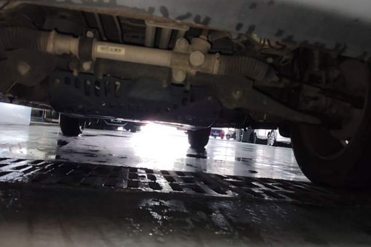 Used Wuling Zhengcheng 2015 1.8L Luxury Model LJ479QE2 Chassis Front