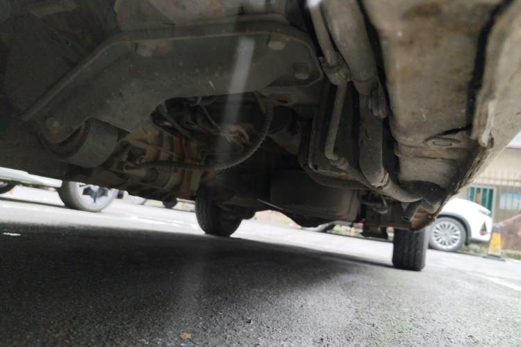 Used Wuling Zhengcheng 2015 1.8L Comfort Model LJ479QE2 Chassis Front Left