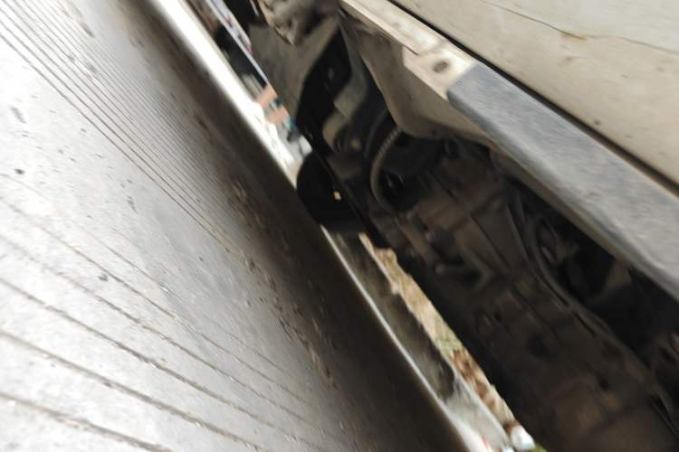 Used Wuling Zhengcheng 2015 1.8L Comfort Model LJ479QE2 Chassis Front Left