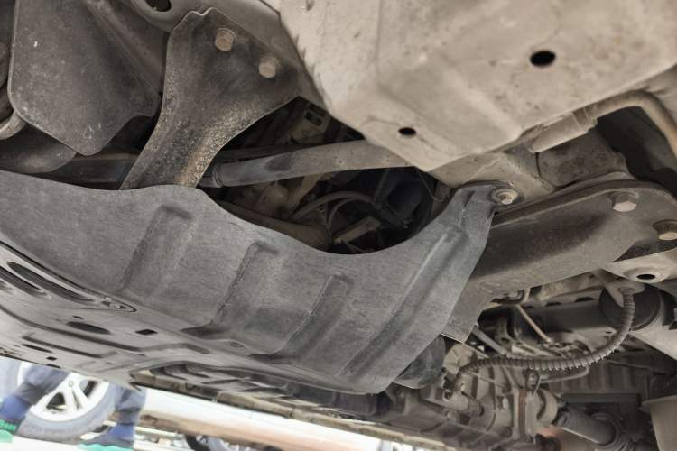 Used Wuling Zhengcheng 2015 1.8L Luxury Model LJ479QE2 Chassis Front Left