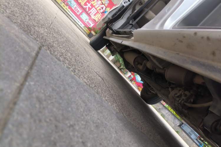 Used Wuling Zhengcheng 2015 1.8L Comfort Model LJ479QE2 Chassis Front Right