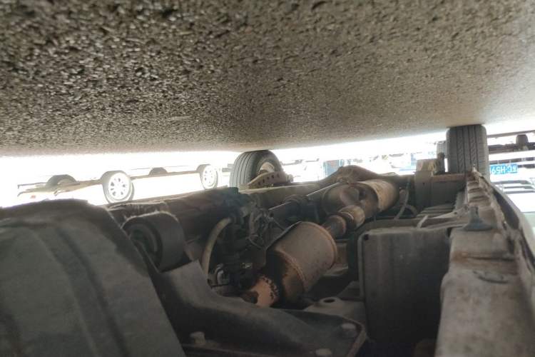 Used Wuling Zhengcheng 2015 1.8L Luxury Model LJ479QE2 Chassis Front Right