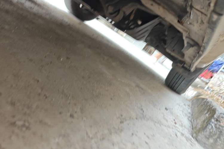 Used Wuling Zhengcheng 2015 1.8L Comfort Model LJ479QE2 Chassis Front Right