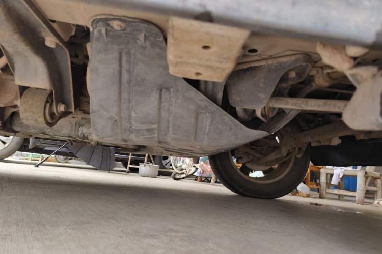 Used Wuling Zhengcheng 2015 1.8L Luxury Model LJ479QE2 Chassis Front Right