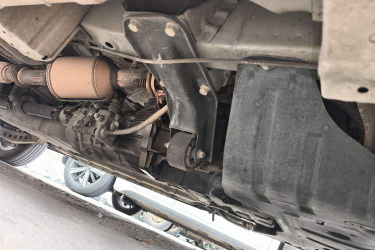 Used Wuling Zhengcheng 2015 1.8L Luxury Model LJ479QE2 Chassis Front Right