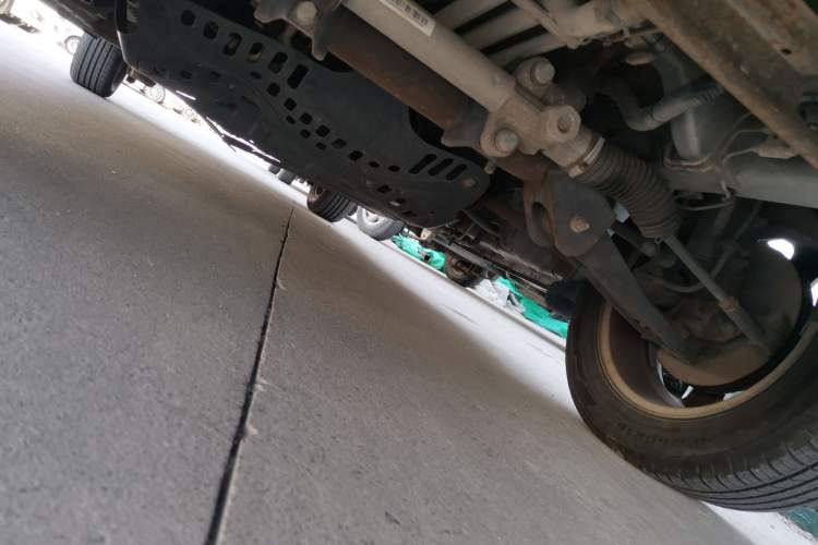 Used Wuling Zhengcheng 2015 1.8L Luxury Model LJ479QE2 Chassis Front