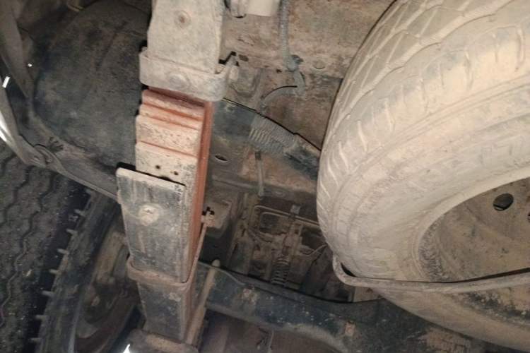 Used Wuling Zhengcheng 2015 1.8L Comfort Model LJ479QE2 Chassis Rear Left