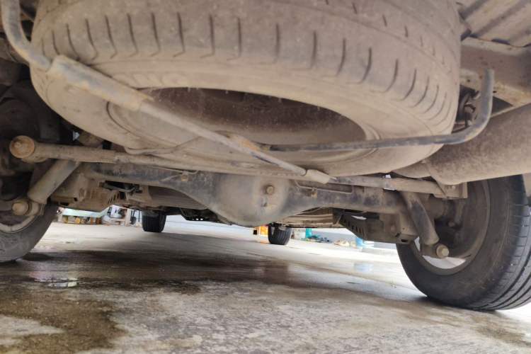 Used Wuling Zhengcheng 2015 1.8L Luxury Model LJ479QE2 Chassis Rear