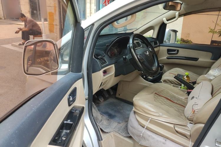 Used Wuling Zhengcheng 2015 1.8L Luxury Model LJ479QE2 Driver Seat