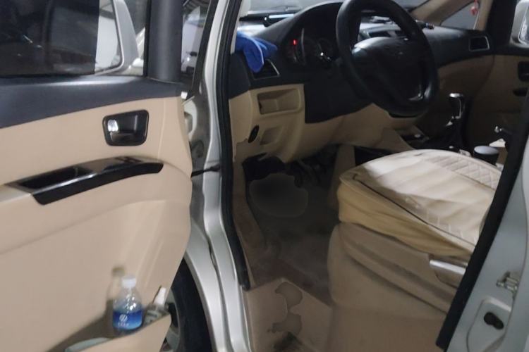 Used Wuling Zhengcheng 2015 1.8L Luxury Model LJ479QE2 Driver Seat