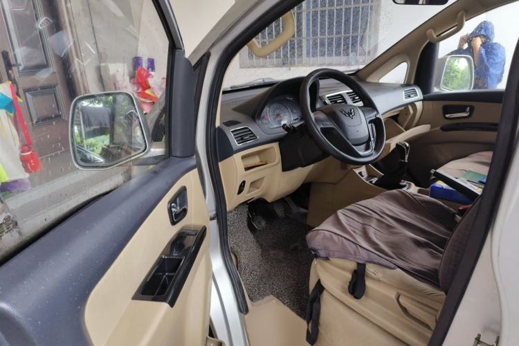 Used Wuling Zhengcheng 2015 1.8L Luxury Model LJ479QE2 Driver Seat