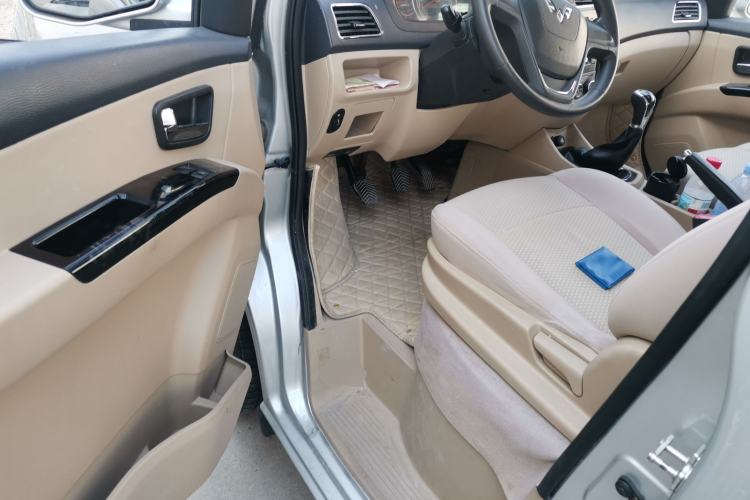 Used Wuling Zhengcheng 2015 1.8L Luxury Model LJ479QE2 Driver Seat