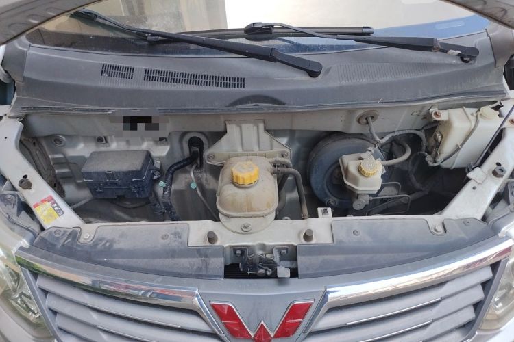 Used Wuling Zhengcheng 2015 1.8L Luxury Model LJ479QE2 Engine Bay