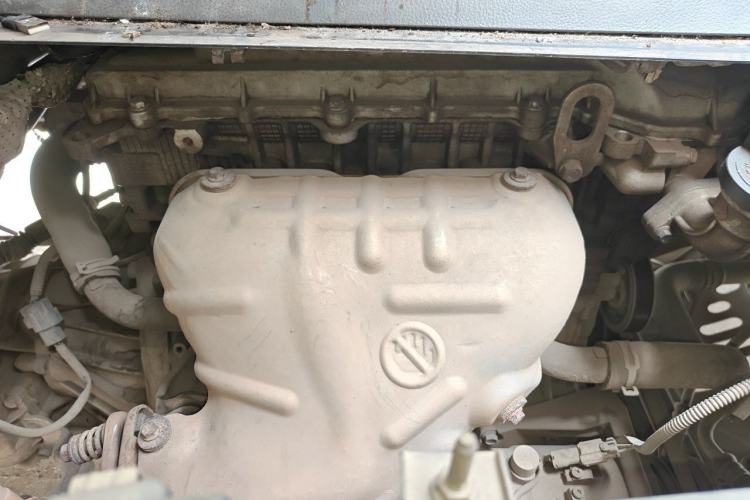 Used Wuling Zhengcheng 2015 1.8L Comfort Model LJ479QE2 Engine Bay