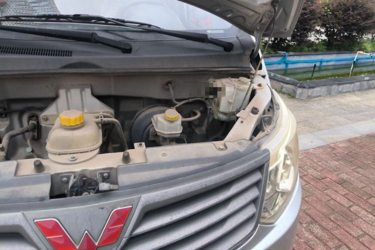 Used Wuling Zhengcheng 2015 1.8L Comfort Model LJ479QE2 Engine Bay Left