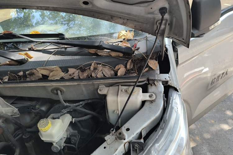 Used Wuling Zhengcheng 2015 1.5L Comfort L3C Engine Bay Left